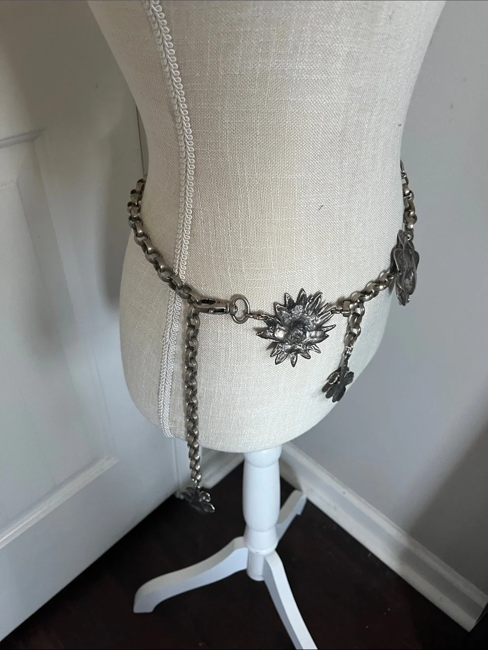 Vintage Silver Floral Charm Chain Belt - Women Accessories